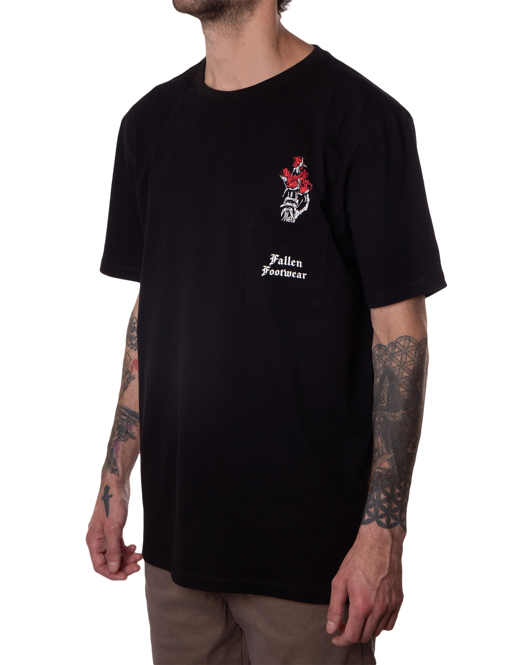 ROSES POCKET TEE - BLACK / RED